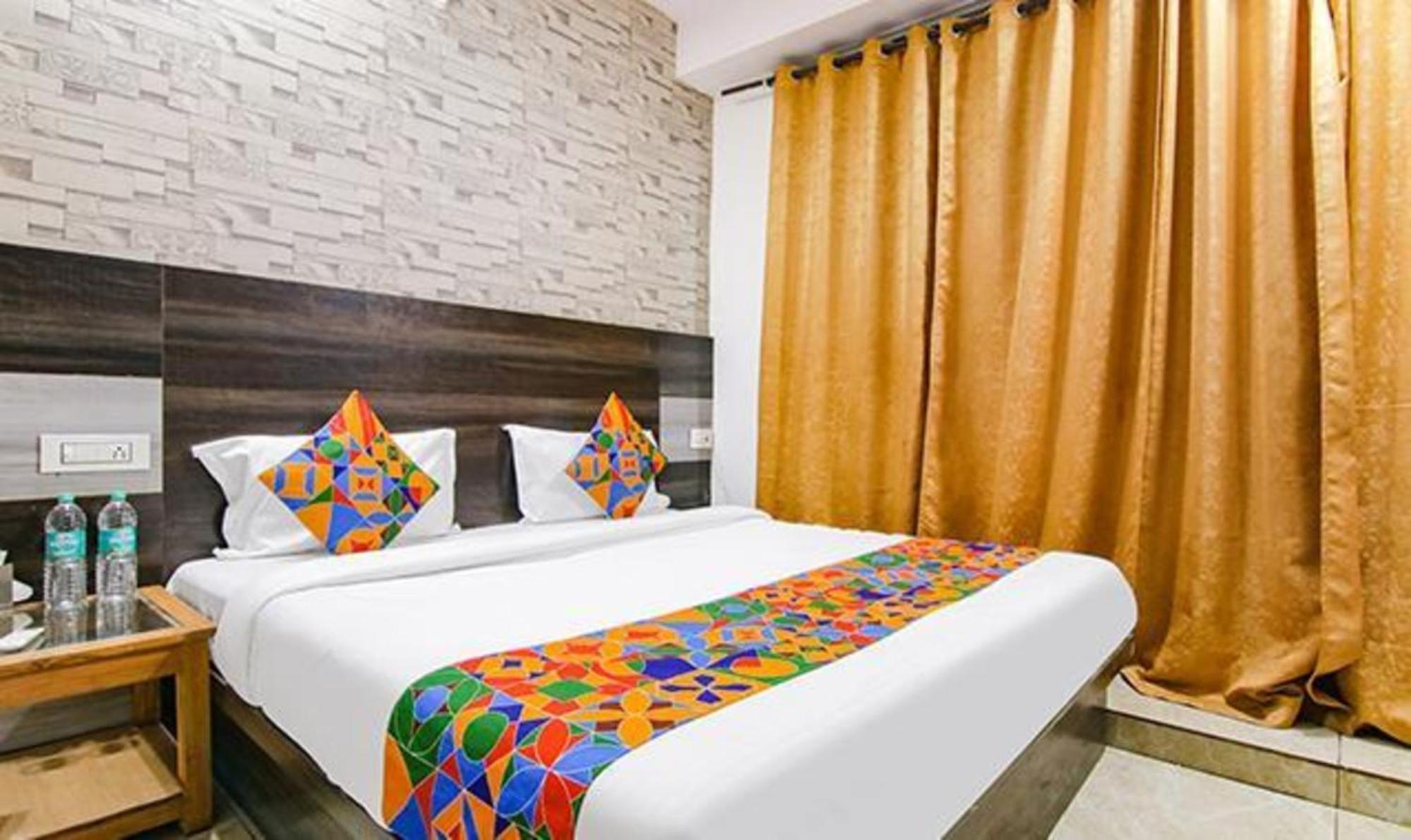Fabhotel Welcome Residency Zirakpur Bagian luar foto