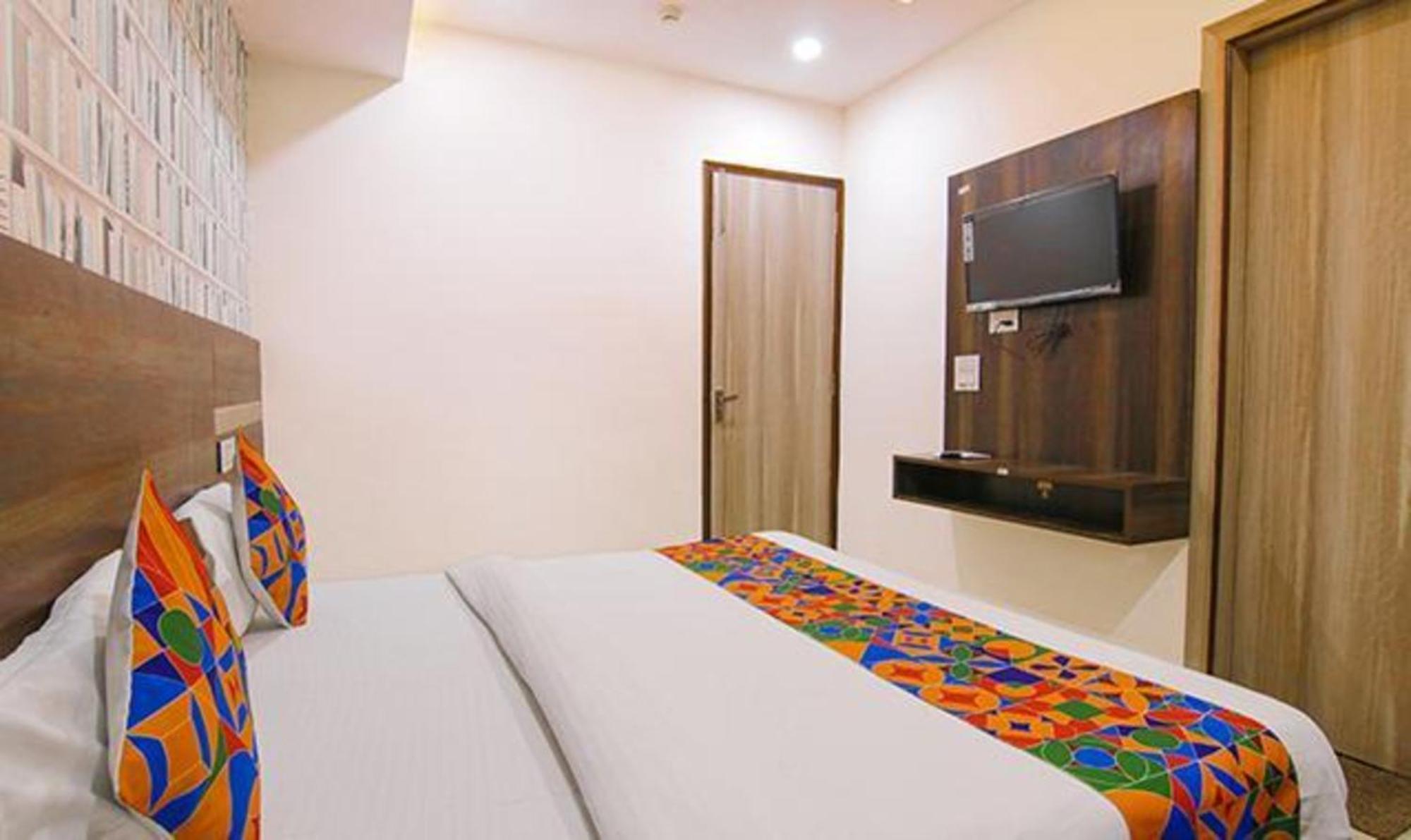 Fabhotel Welcome Residency Zirakpur Bagian luar foto